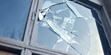 33-годишен изпочупил прозорците на детската градина в Кормянско