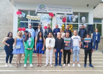 Абитуриентите от ПГ  “Марин Попов” казаха “Довиждане” на своето училище