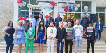 Абитуриентите от ПГ  “Марин Попов” казаха “Довиждане” на своето училище