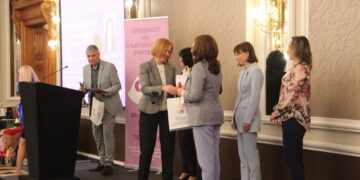 Рени Ковачева – с награда от конкурса “Учител на годината”