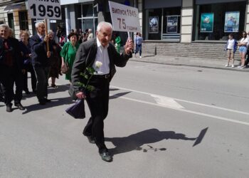 Един затрогващ миг от габровското шествие за 24 май обиколи агенциите