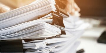 Иззеха документи от дърводобивна фирма