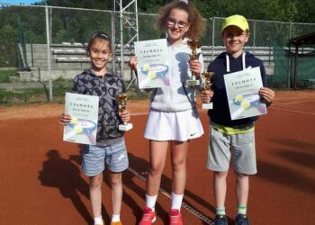 Отличия в тениса от турнир в Трявна