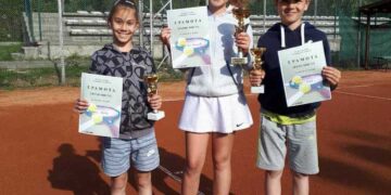 Отличия в тениса от турнир в Трявна