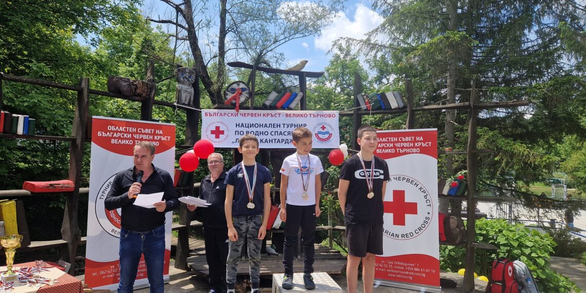 Златни медали за младите водни спасители Ивайло Пенчев и Георги Пенчев
