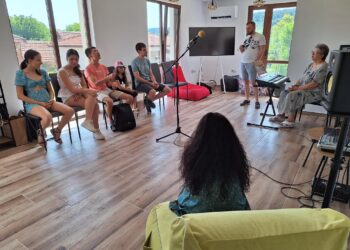 Майсторски клас за вокалисти по поп музика събра малки и големи музикални таланти в Младен