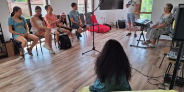 Майсторски клас за вокалисти по поп музика събра малки и големи музикални таланти в Младен