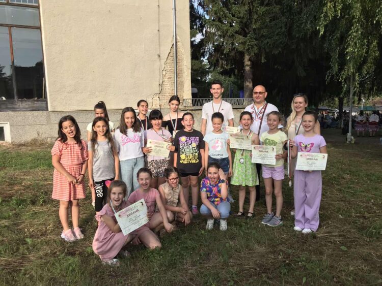 Наши фолклорни състави с медали и отличия от събора-надпяване “Авлига пее”