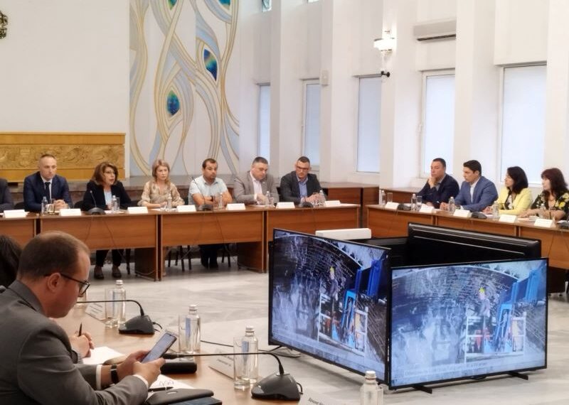 Обсъдиха стъпките за реализиране на проекта за тунел под връх Шипка