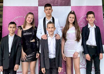 ВФ „Upstream Voices“ с награди от конкурса за популярна песен „Петнадесет лалета“