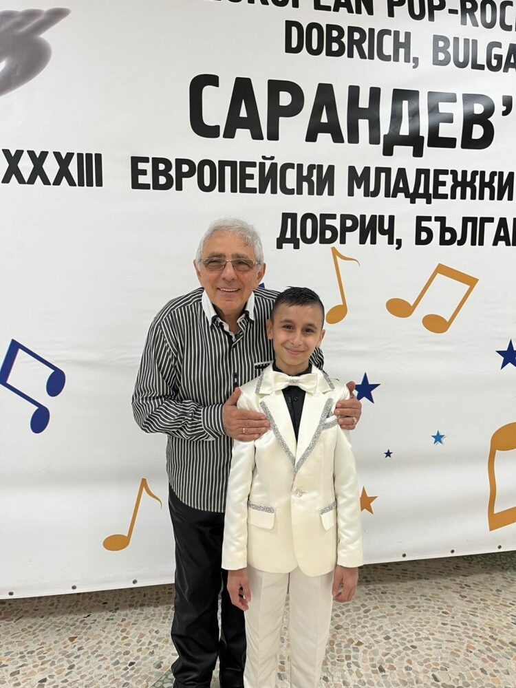 ВФ „Upstream Voices“ с награди от конкурса за популярна песен „Петнадесет лалета“