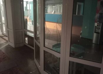 Съд по бързата процедура за младежа, разбил стъкло на Общината в Габрово