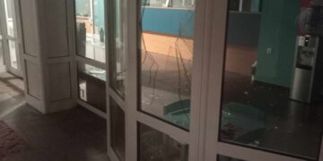 Съд по бързата процедура за младежа, разбил стъкло на Общината в Габрово