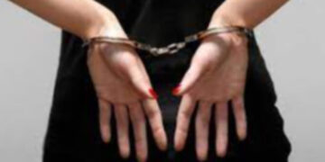 Задържаха под стража жена, издирвана с европейска заповед за арест