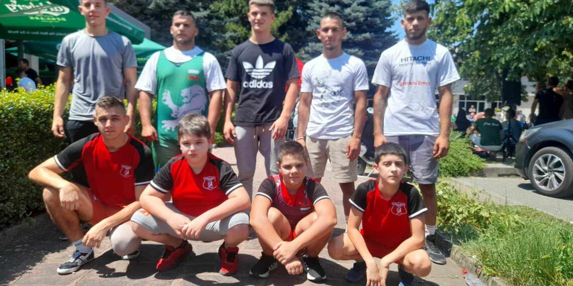 Борците ни отново с медали от традиционните схватки в Български извор