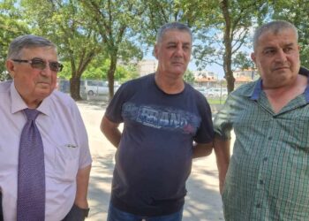 Служители на “Идеал Стандарт – Видима”: “Тук работим 40 години, заводът е стабилен! Защо да се местим?”