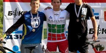 Колоездачът Стамен Марков вдигна шампионската купа в Downhill, Стивиан Гатев този път е трети