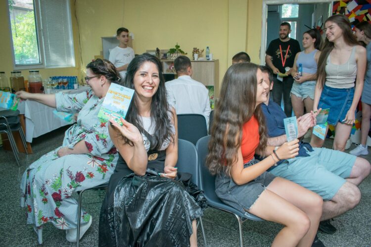 На 20 години стана Младежкият център