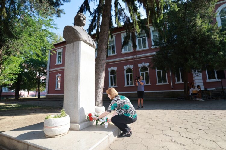 187 години от рождението на Васил Левски отбелязаха в Севлиево