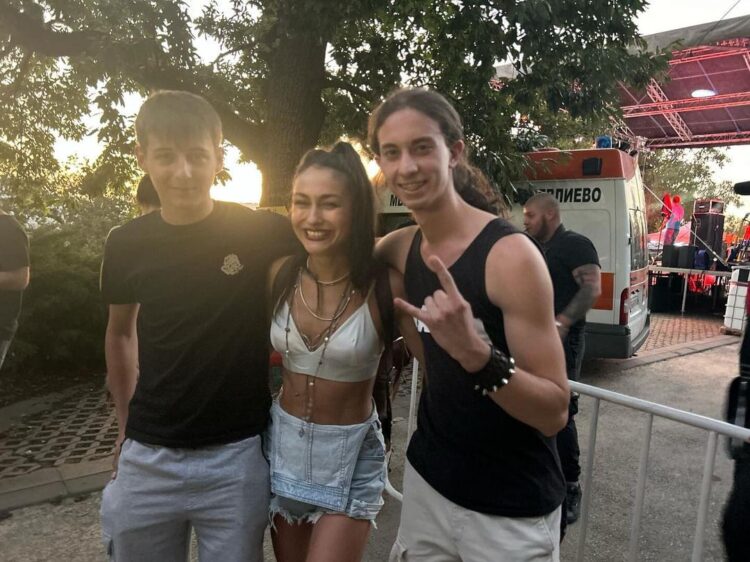 Рок парчета и българският химн звучаха на Хоталич