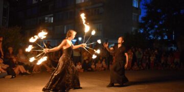 Изпращаме август, посрещаме септемвРи с фестивал на светлината