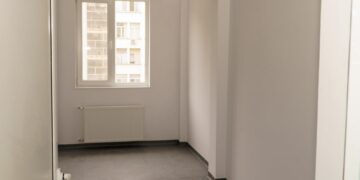 Започна изграждането на санитарни възли в стаите на родилното отделение