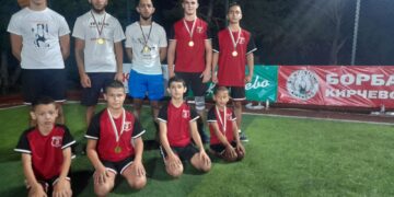 Шест медала в борбата от турнир в памет на Крушата