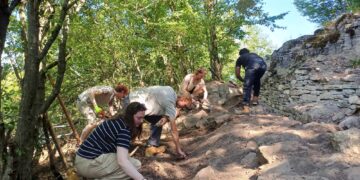 Британски студенти отново на Хоталич