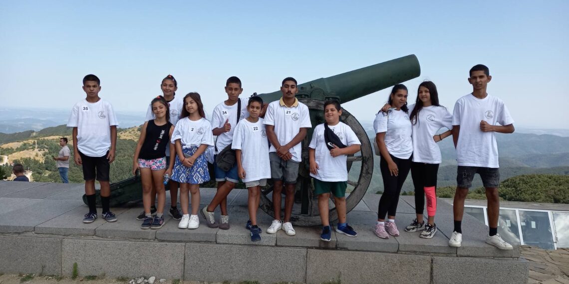 Тринайсет севлиевски деца се състезаваха по стълбите към Паметника на свободата