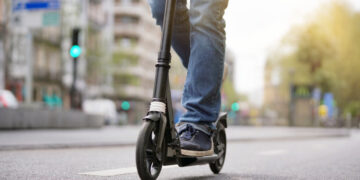 Тротинетка блъсна жена в нощно Габрово