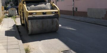 Продължава възстановяването на уличната настилка след подмяна на водопроводите
