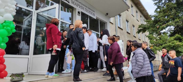 На добър час, ученици!