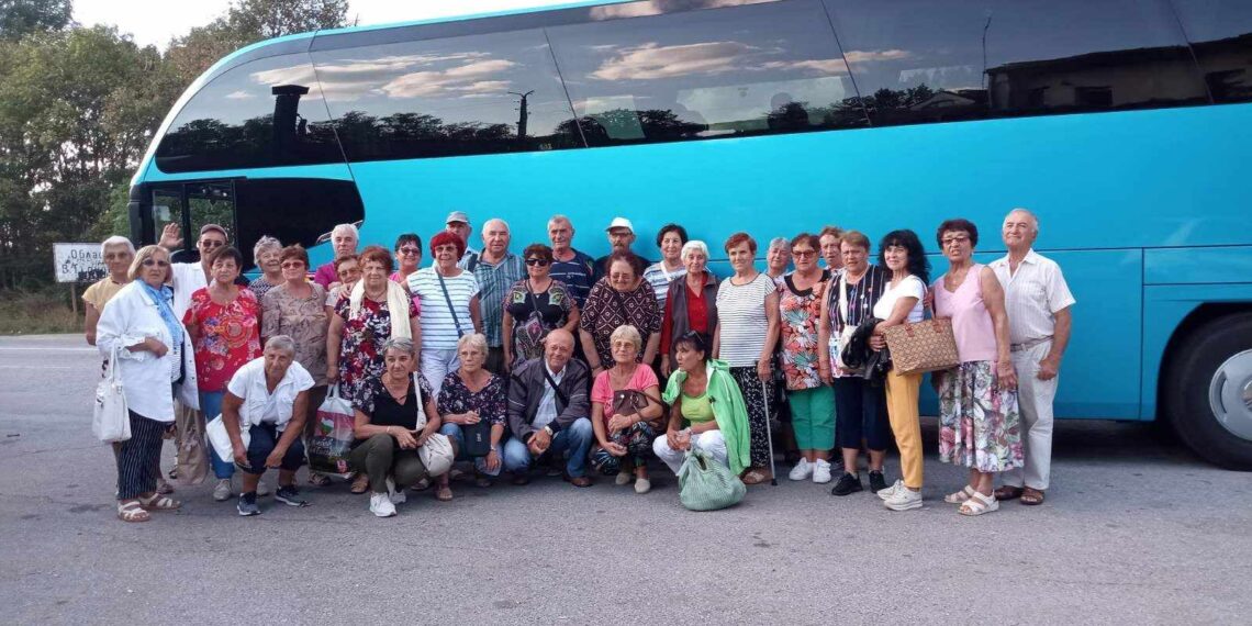 Пенсионери от Севлиево с нови спомени от морето