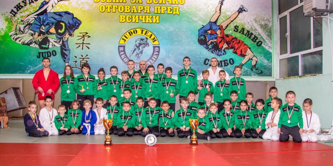 Клубът по самбо и джудо “Раковски” получи допълнително финансиране за участия в състезания зад граница