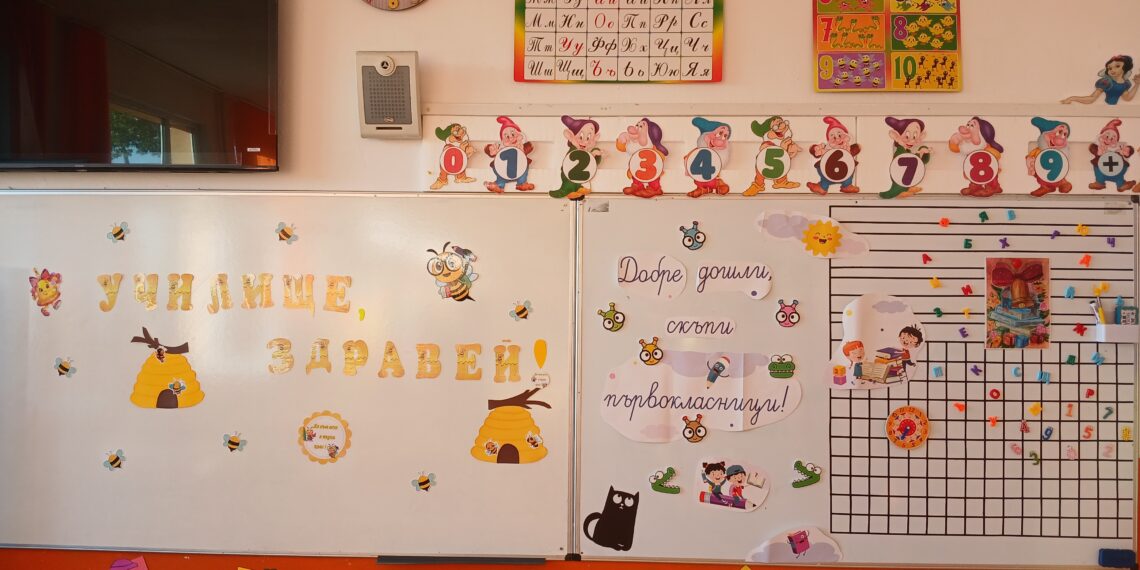 С обновени и освежени класни стаи започва новата учебна година в селата: Градница, Душево, Петко Славейков и Шумата