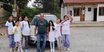 Девет момичета от ОУ ”Васил Левски“ се включиха в инициативата “Да изчистим с.Шумата за един ден”