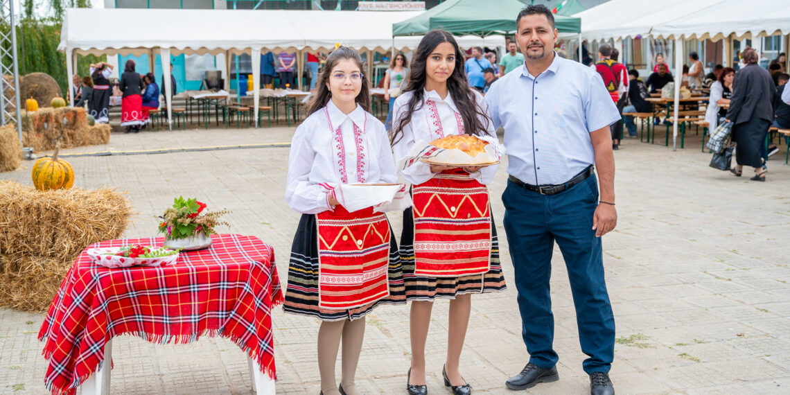 Село Душево отбеляза празника си с богата фолклорна програма