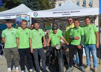 Учениците от ПГ „Марин Попов“ възстановиха класически мотор от 1936 г.