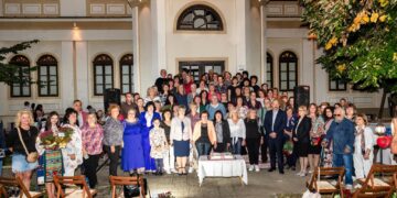 Училищно настоятелство отново с мил жест на благодарност към пенсионираните учители