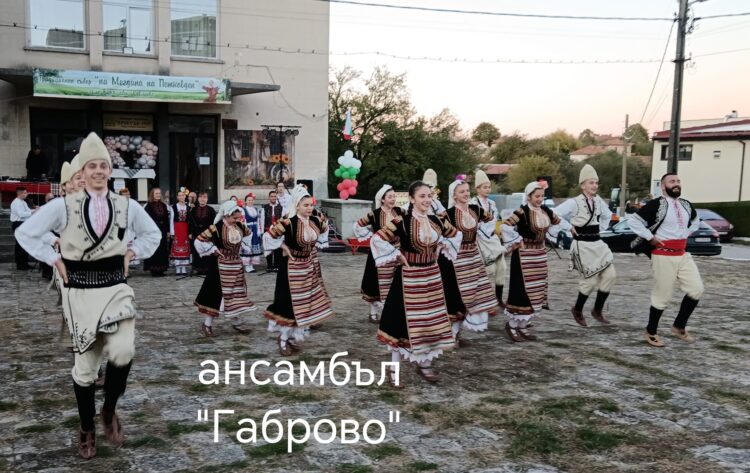 Близо 1000 души се веселиха на сбора в с.Буря