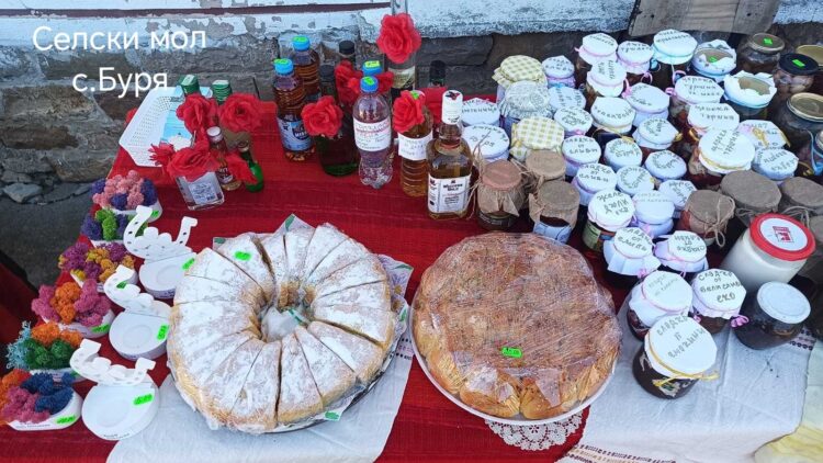 Близо 1000 души се веселиха на сбора в с.Буря