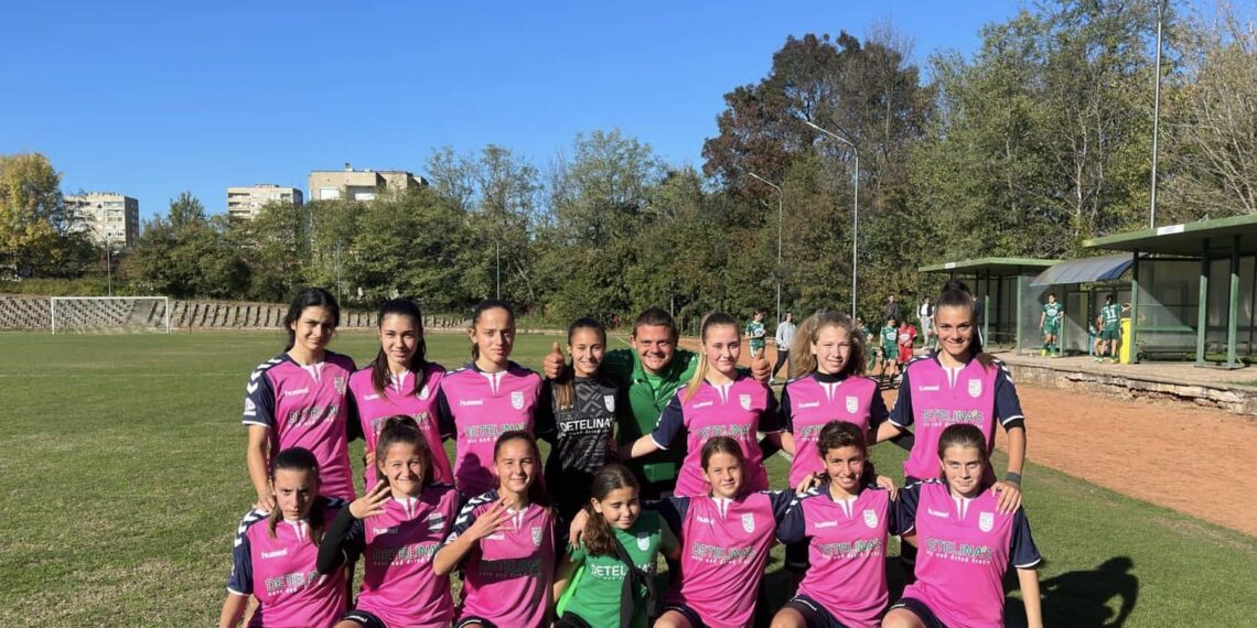 И девойките на “Севлиево Лейдис” бият навън