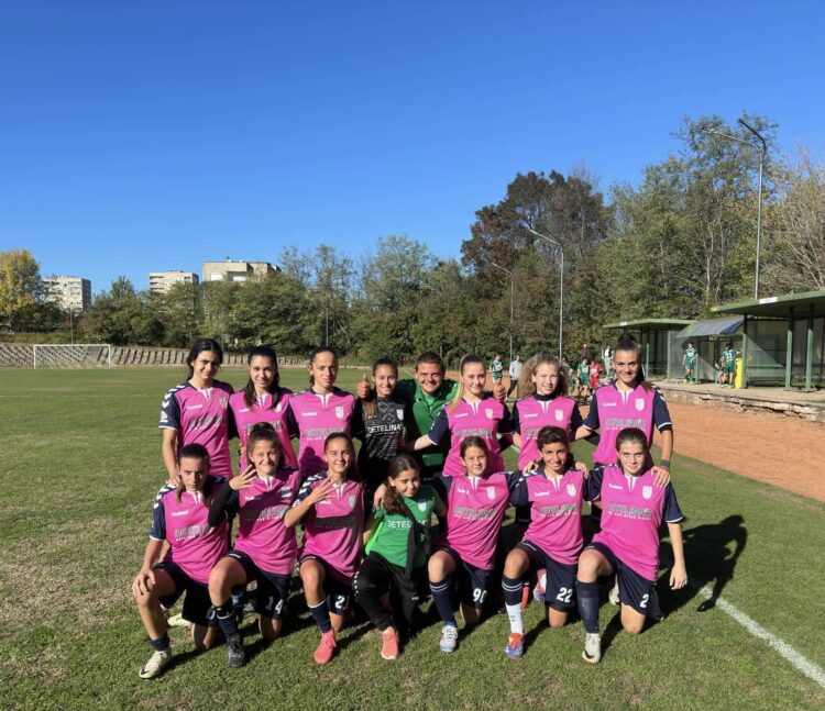 И девойките на “Севлиево Лейдис” бият навън