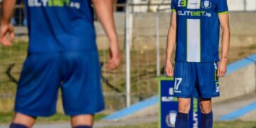 Без голове във футболното дерби