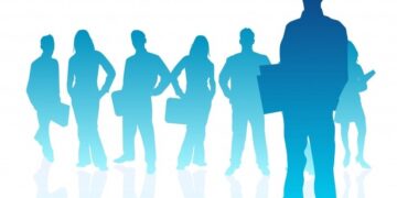 Наетите лица в областта намаляват, средната брутна заплата се увеличава