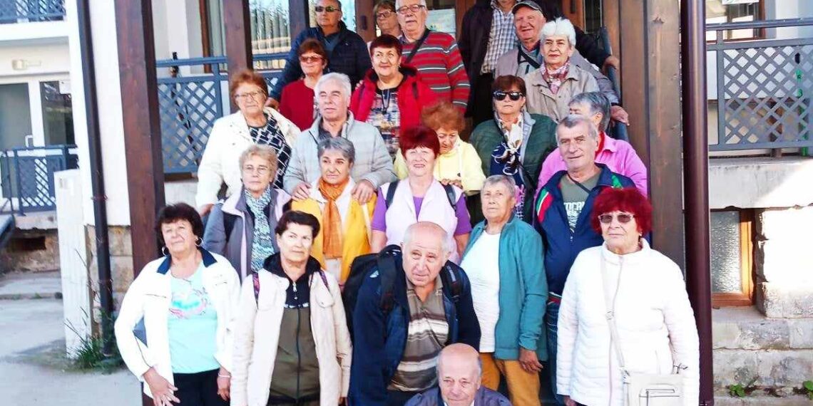 Пенсионери от Севлиево се заразиха с магията на Родопите