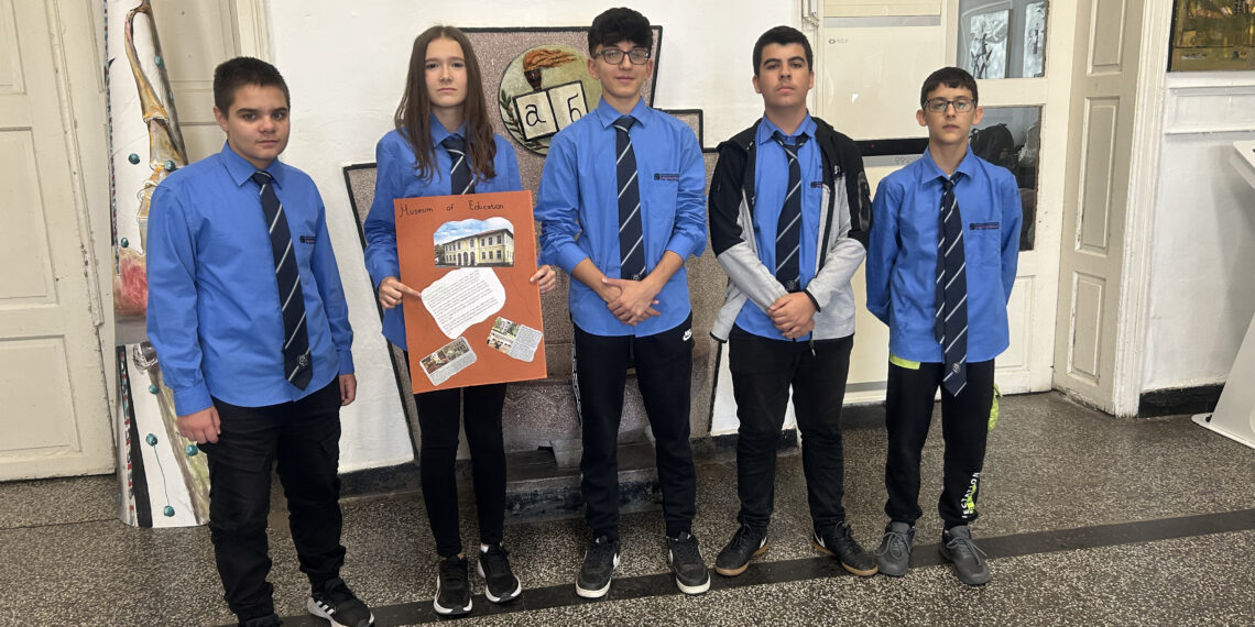 Урок по английски език “Севлиево – Столицата на тиквата” проведоха ученици от ПГМЕТ