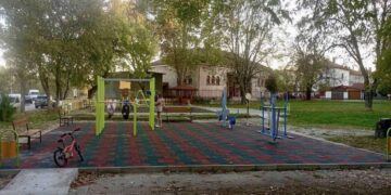 Детските площадки в парка на Старата баня и в с. Батошево вече радват малчуганите