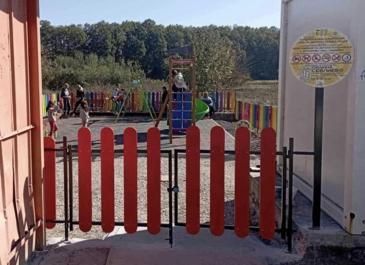 Детските площадки в парка на Старата баня и в с. Батошево вече радват малчуганите