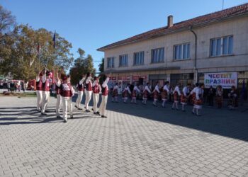 Слънце и празнично настроение на събора в с. Петко Славейков